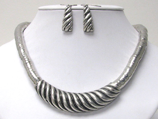 Textured metal bar and snake chain necklace earring set