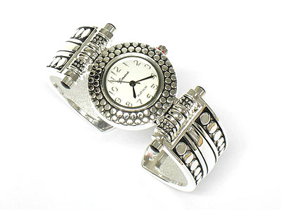 Antique style bangle watch