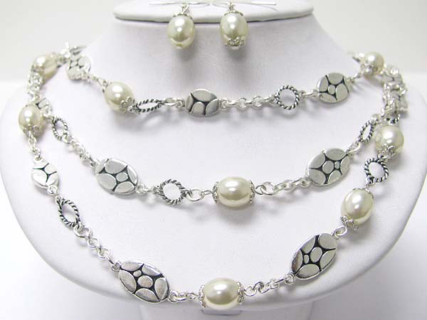 Triple layer pearl ball and pebble metal disk link necklace set