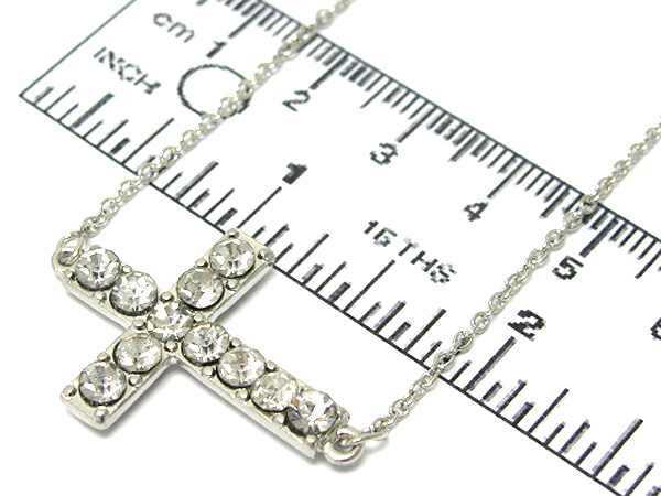 Crystal leaned cross chain necklace