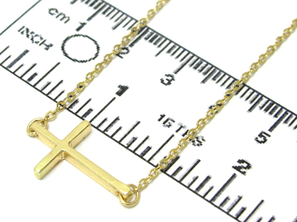 Metal leaned cross chain necklace