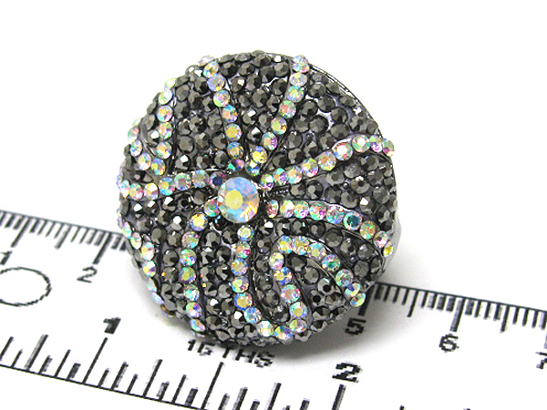 Multi crystal round designer style stretch ring