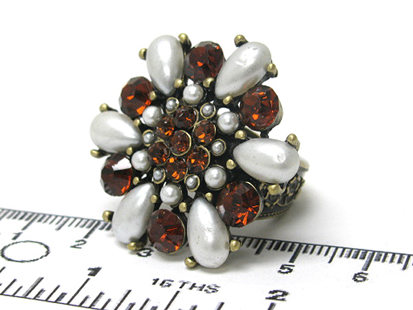 Crystal and pearl metal flower stretch ring