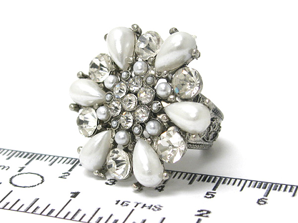 Crystal and pearl metal flower stretch ring