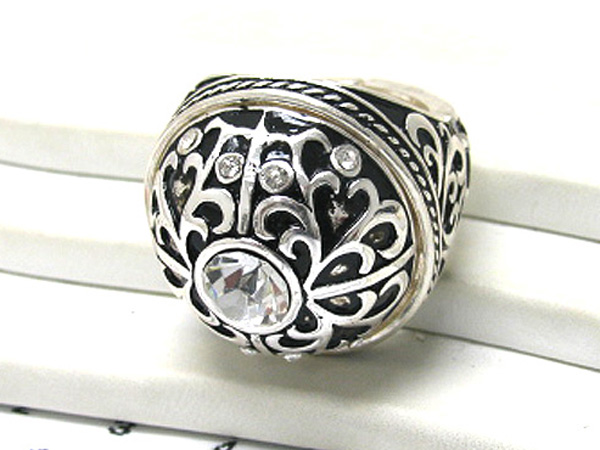 Multi crystal round filigree metal puffy stretch ring