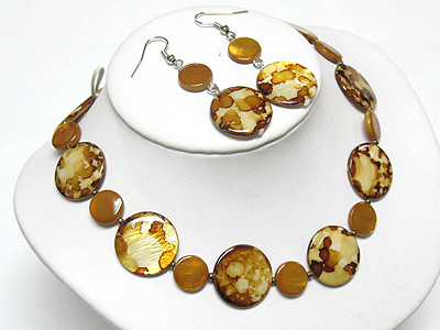 Shell disk link necklace and earring set