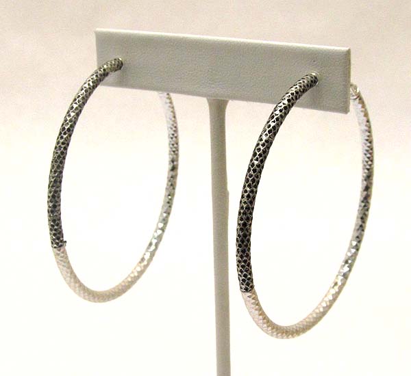 Tri-tone metal hollow hoop earring - hoops