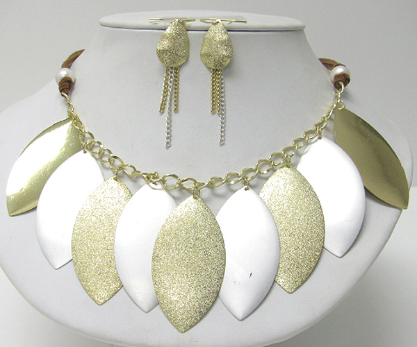 Multi metal leaf shape dangle necklace set