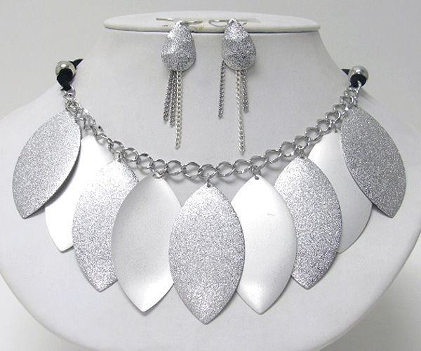 Multi metal leaf shape dangle necklace set