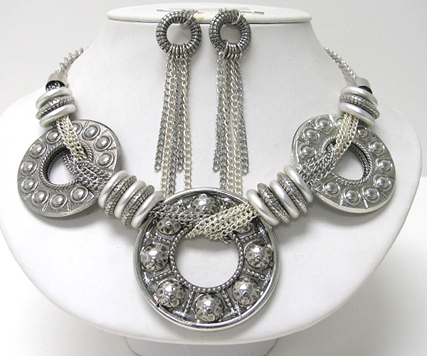 Multi metal chain and donut link necklace set