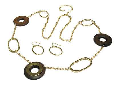 Wood disk and round link fashion long necklace and earring set 