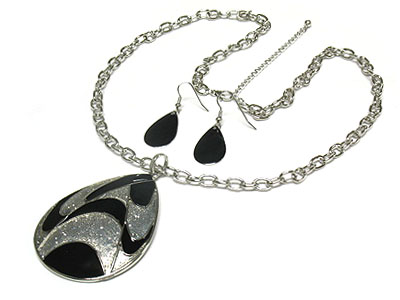 Epoxy large tear pendant necklace and earring set