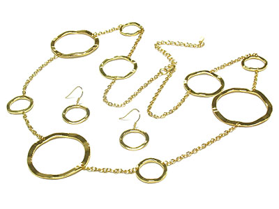 Multi round ring link long necklace and earring set