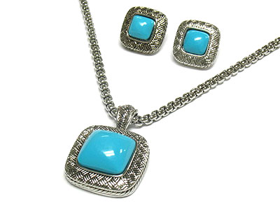 Torquoise stone pendant metal necklace and earring set