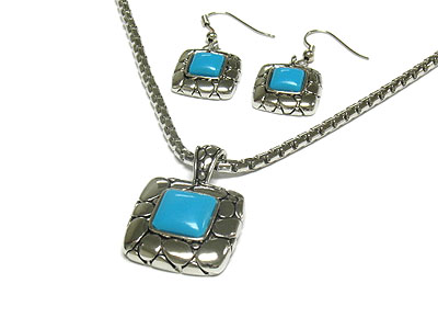 Torquoise stone pendant metal necklace and earring set 