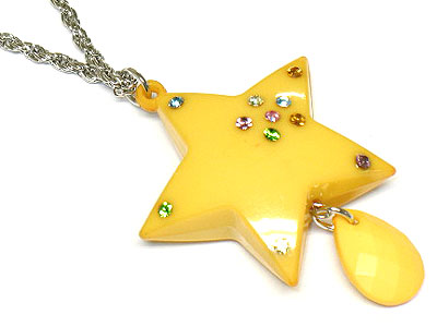 High fashion acrylic puff star necklace