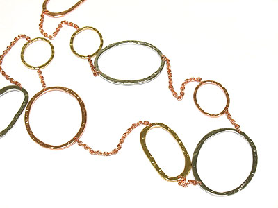 Light metal hoop and chain link necklace