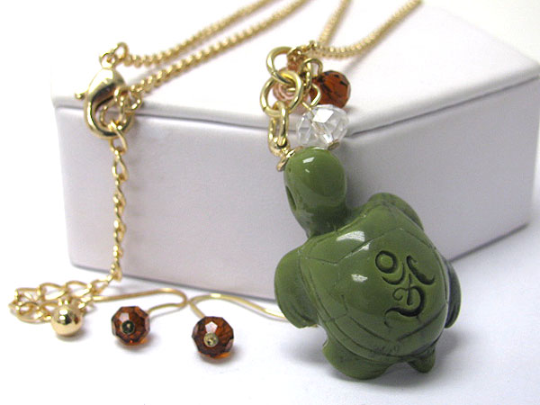 Glass bead and 3d formica turtle pendant long necklace earring set