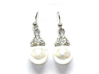 Pearl and crystal earring