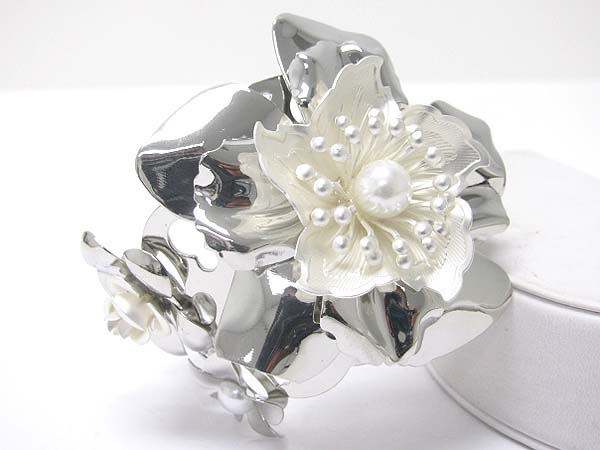 Metal flower top cuff bangle