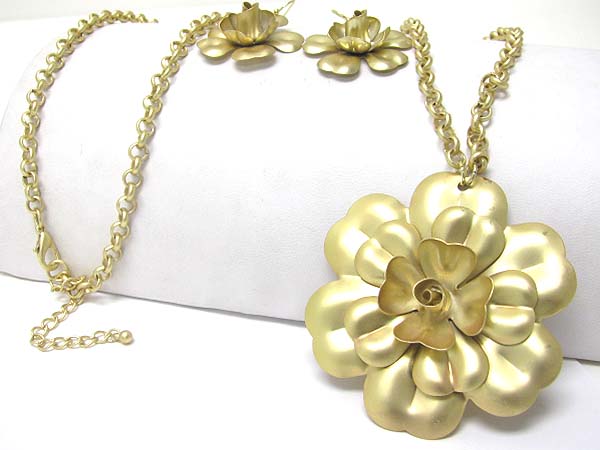 Large metal flower pendant long necklace set