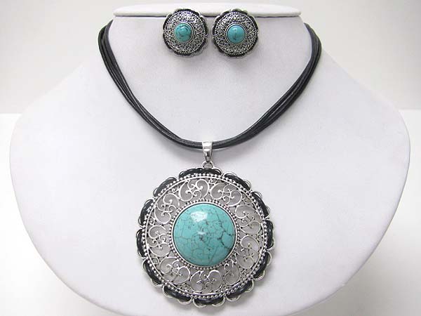 Turquoise stone round filigree metal pendant necklace set