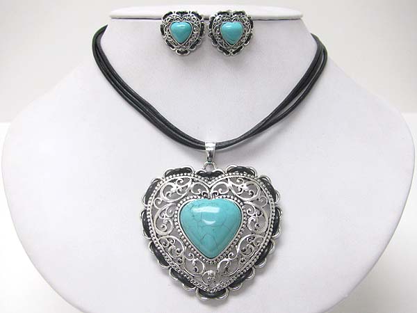 Turquoise stone heart filigree metal pendant necklace set