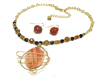 Wired precious stone pendant and acryl beads necklace and earring