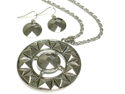 Metal large round pendant necklace and earring set