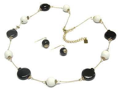 Two tone precious stone and acrylic bead necklace and earring set