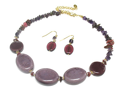 Figurine and natural stone and wood deco necklace and earring set