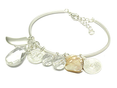 Multi charm like facet cut acryl and shell bracelet 