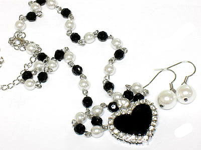 Crystal and acryl heart wirh pearl beads string necklace and earring set