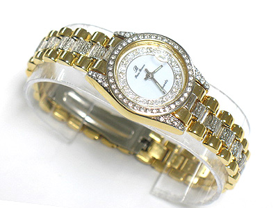 Boutique style crystal stone paved round face watch