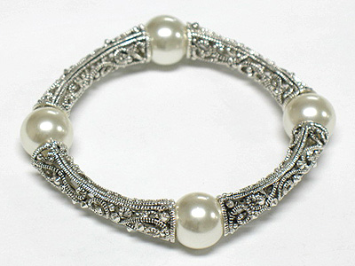 Pearl beads and metal filigree stretch bracelet