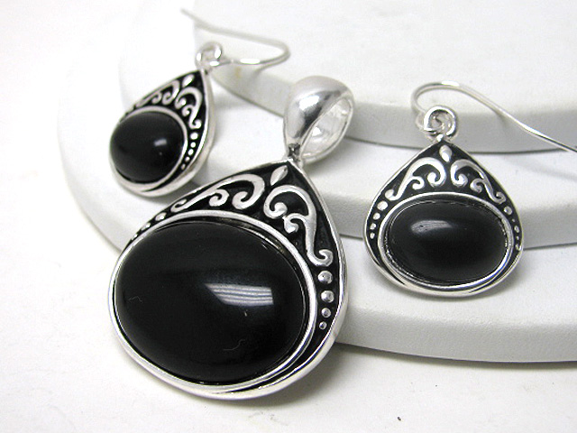 Oval natural stone pendant and earring set