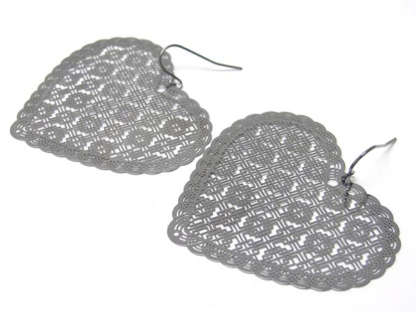 Metal filigree heart earring