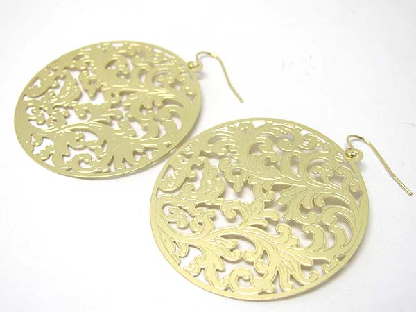 Metal filigree round earring