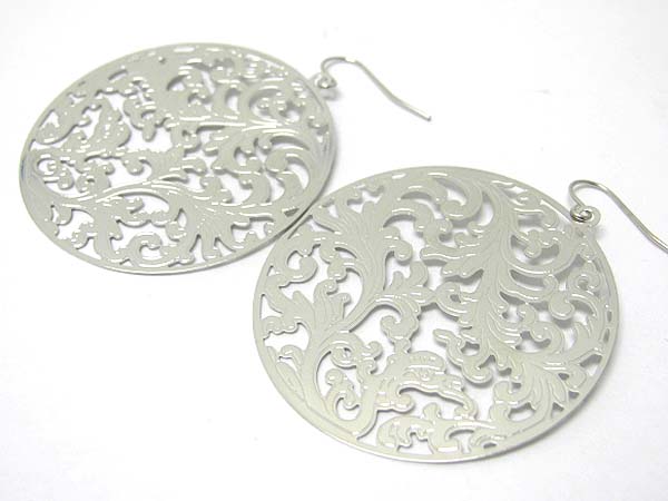 Metal filigree round earring