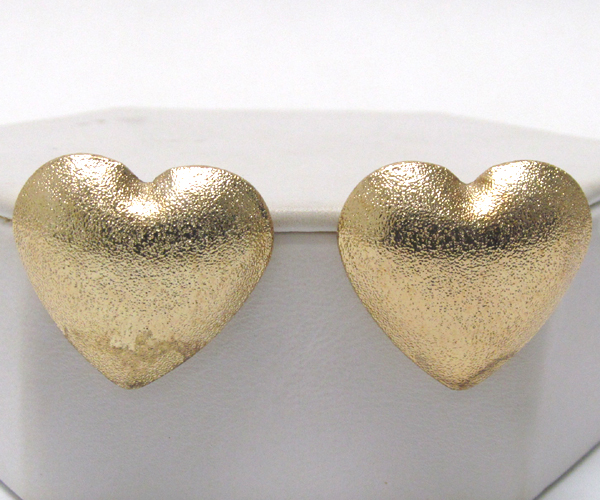 Sandy metal heart earring