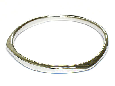 Plain metal bangle