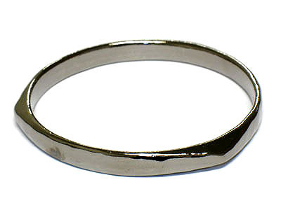 Plain metal bangle