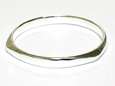 Plain metal bangle