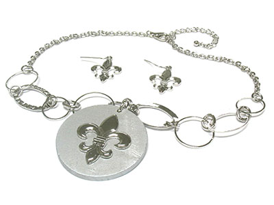 Fleur de lis round pendant metal necklace and earring set