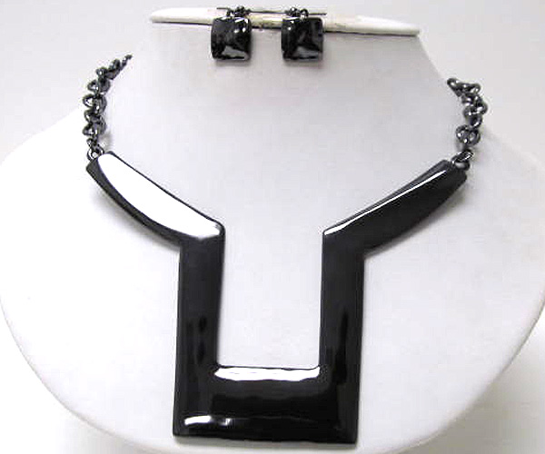 Metal designer style fashion chain necklace earring set