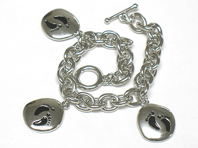 Metal foot step charm dangle bracelet