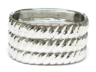 Triple layer metal hinge bangle