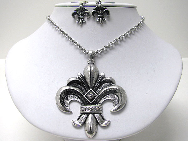 Burnish silver and crystal center large fluer de lis pendant necklace earring set