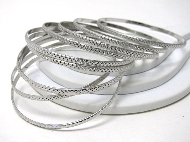 Multi stackable metal bangle set