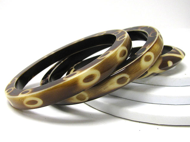 Three stackable acryl bangle set